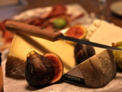 photo of cheese, figs & jamón