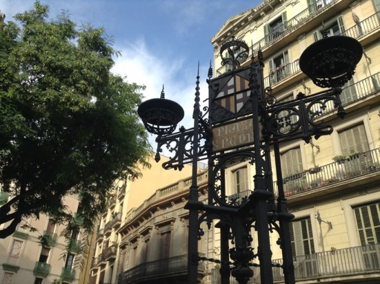 photo of the lamppost in Plaça de Sant Pere